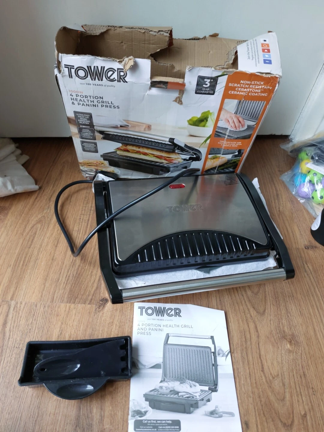 Tower T27009 (DAMAGED BUT WORKING) 4 Portion Health Grill & Panini Press 1000W