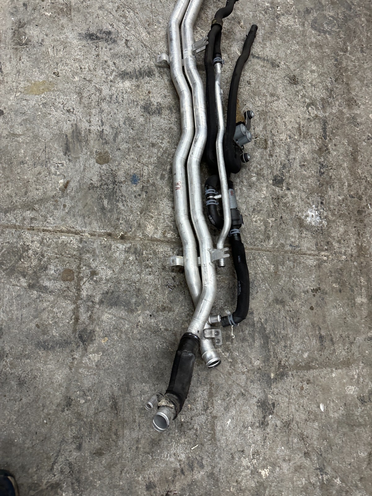 2014 AUDI R8 OEM UNDERBODY CENTER COOLANT PIPE LINE HOSE TUBE 420 121 050 B
