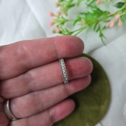 Vintage Sterlingsilber CZ Edelsteine Bandring Größe 6