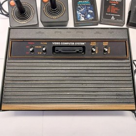 Atari CX-2600 kingtek SN 81080239 no power cord W/2 joysticks 3 games