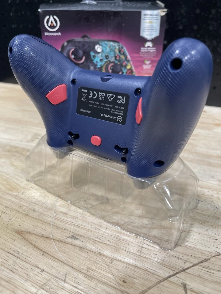 Controlador con cable PowerA XBOX Series X/S XBOX ONE Cosmic Clash XBGPADWI caja abierta Foto 4 de 4