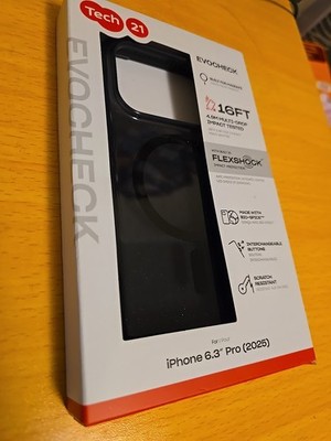 Tech21 Evo Check Impact Protection MagSafe Case iPhone 17 Pro 6.3 '' Smokey/Black