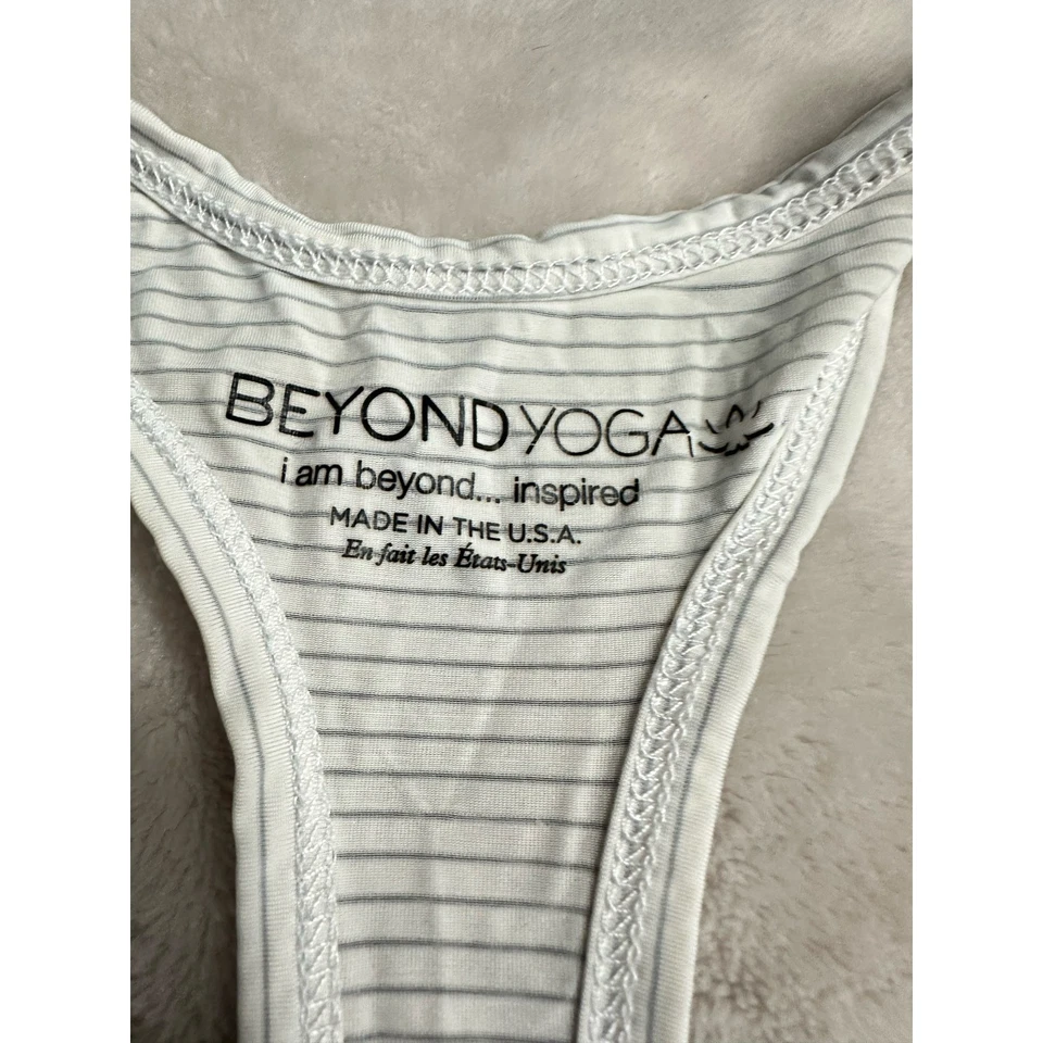 Camiseta sin mangas Beyond Yoga peso pluma blanca gris a rayas espalda deportiva cuello redondo abierto Foto 3 de 4