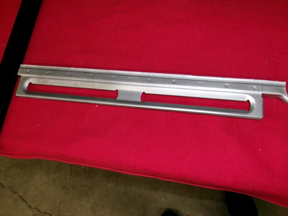 Camión Dodge 1948-1953 montaje de ventana de ventilación/canal de vidrio lado del conductor Foto 3 de 4