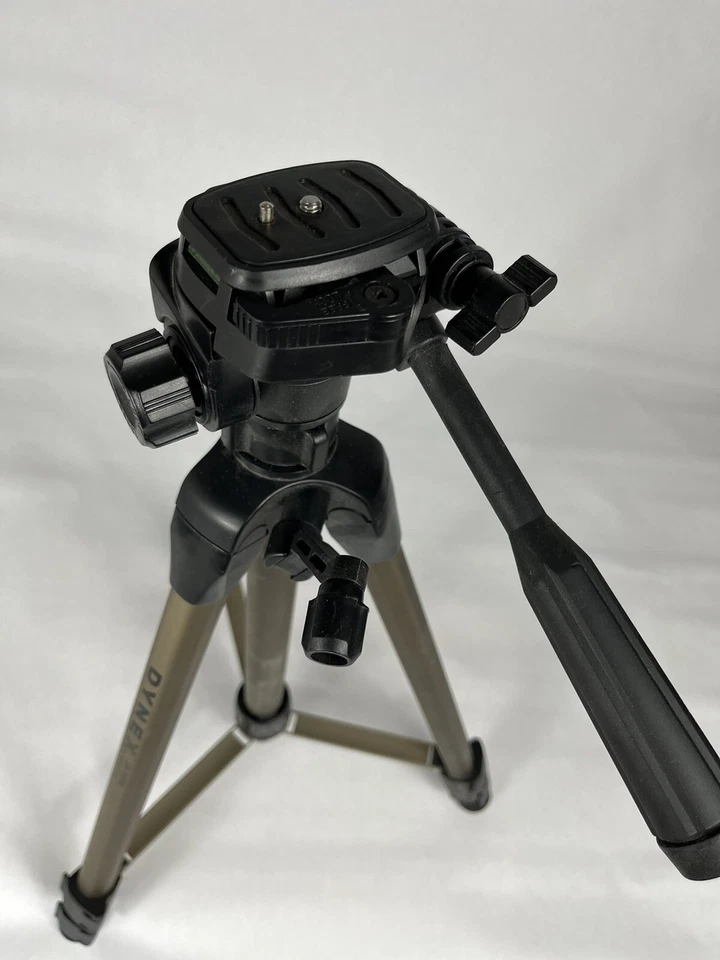 Dynex Universal Professional 60" Tripod DX-TRP60 Tripod WITH QUCIK RELEASE PLATE - Image 4 of 4