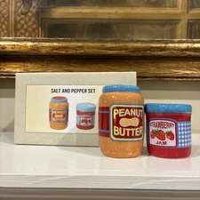 Cracker Barrel peanut butter and strawberry jam salt and pepper shaker set