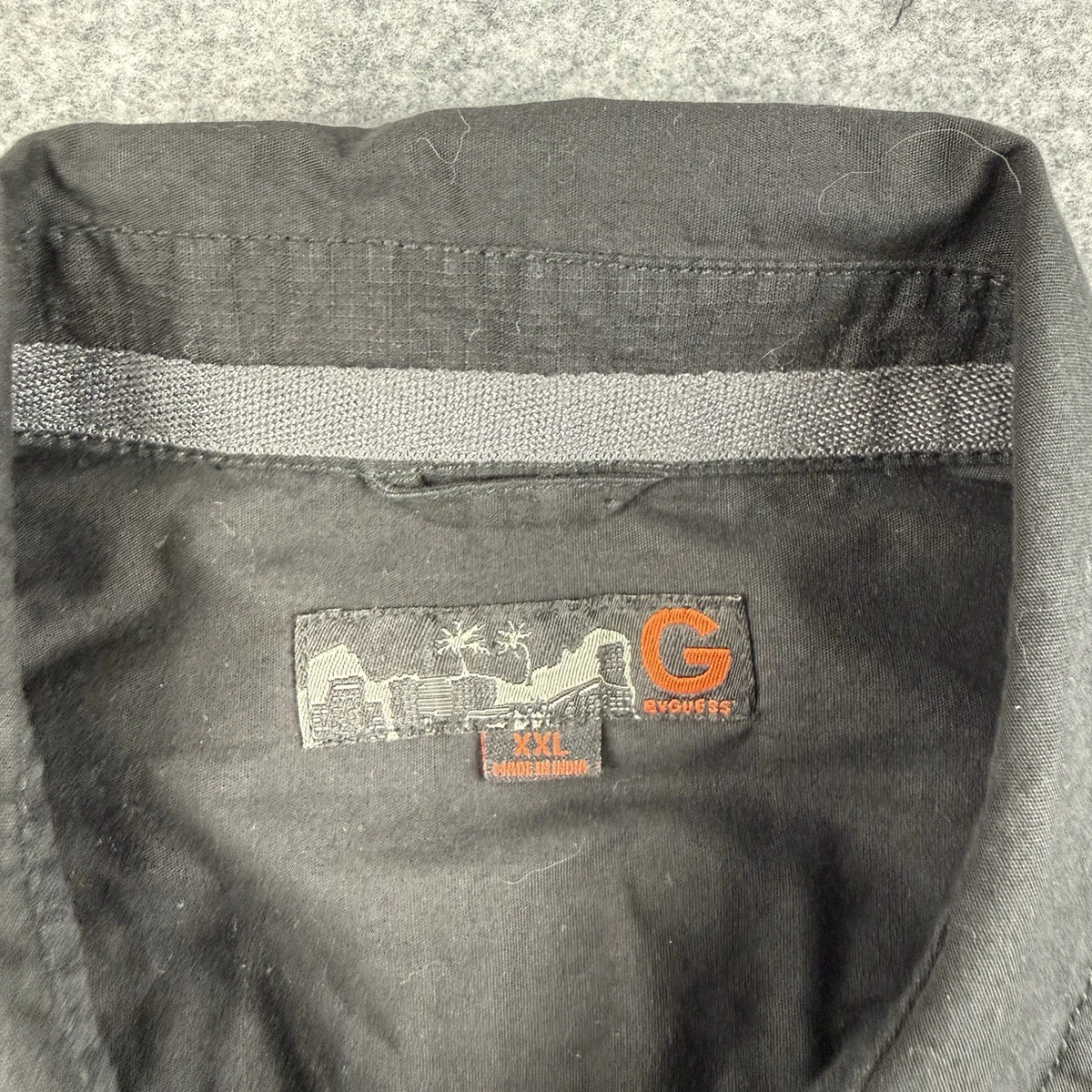 Camisa Guess Para Hombres Calce Ajustado Manga Corta Utilitaria con Botones Negra 2XL XXL