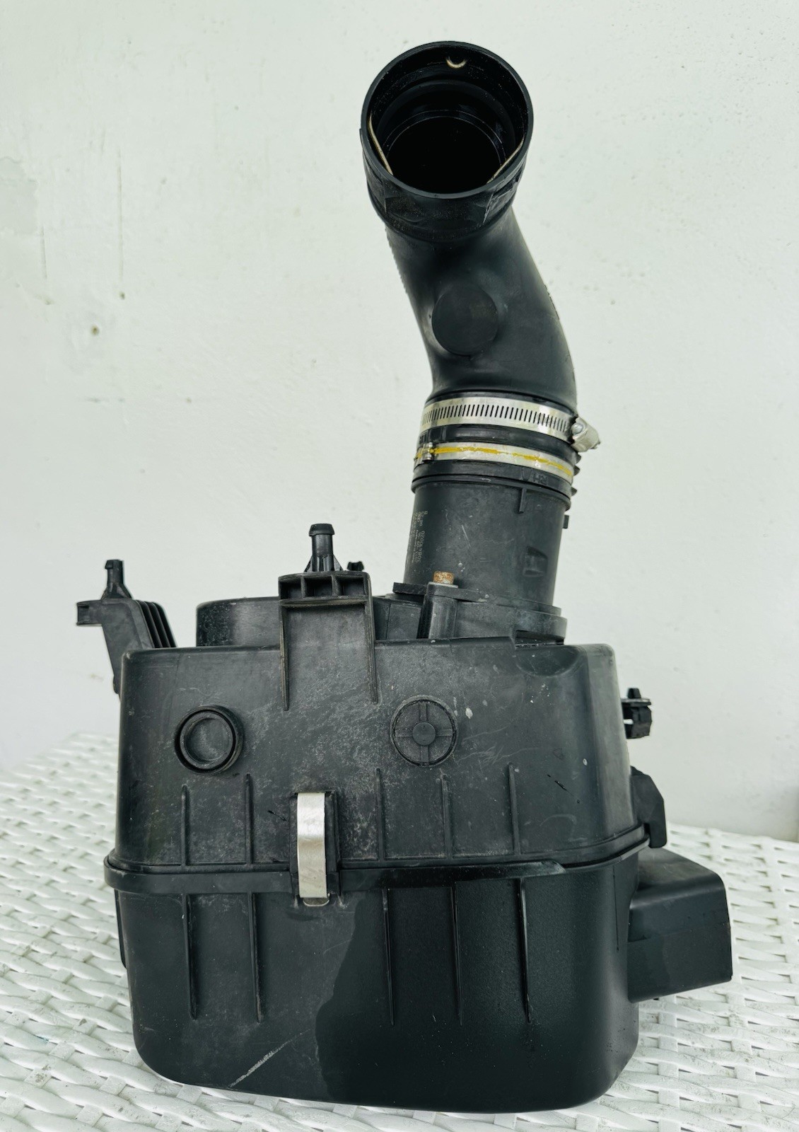 Maserati Ghibli RH Air Box + Bosch MAF Sensor OEM 2014–2020