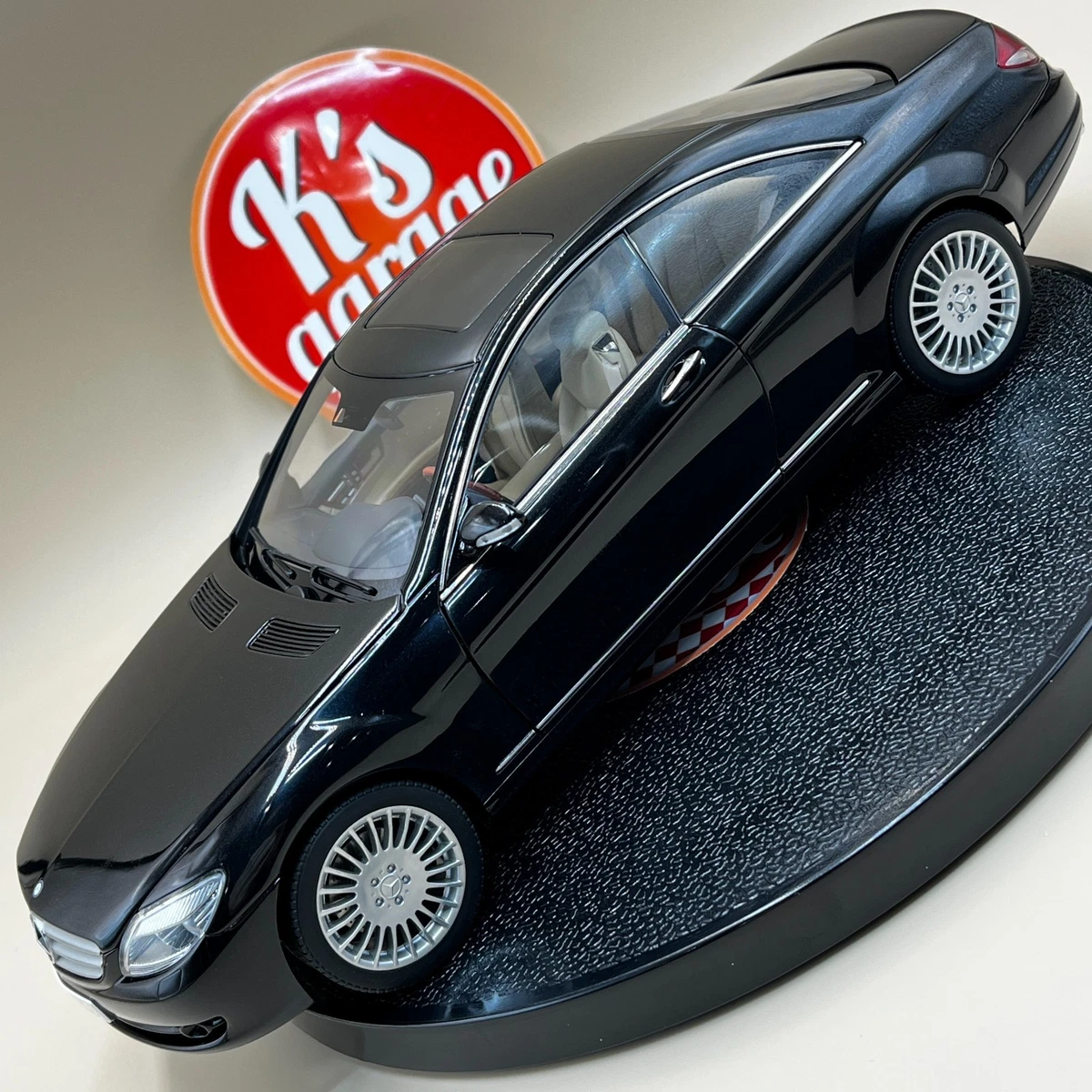 AUTOart Mercedes-Benz 1:18 Scale Contemporary Manufacture Diecast