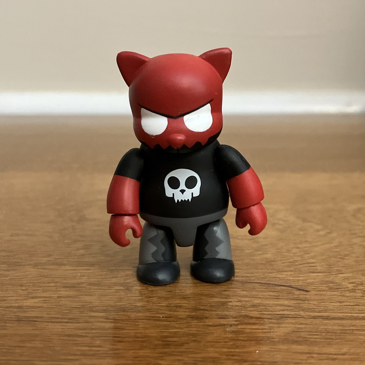 TOY2R Qee SKULL TOY蓄光フィギュア Qee Devil Toyer Cat Plastic Figure vinyl Art toy SKULL Toy2r