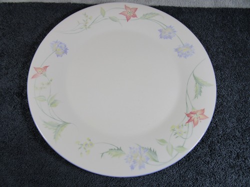 2 Lovely Vintage Expressions Summer Carnival Floral Design Dinner Plates 27cm - Picture 4 of 7