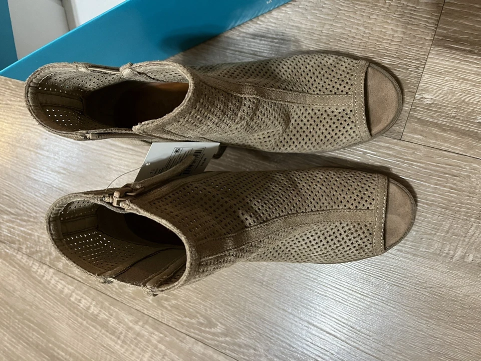 Nuevo Mujer Corte Láser Cuero Gamuza Mad Love Tobillo Cremallera Tacón Bajo Bota Talla 7.5 Foto 3 de 4