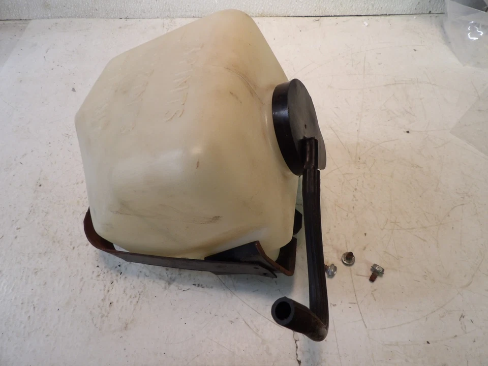 Chevrolet Corvair 1966 parabrisas lavadora botella depósito tanque Foto 4 de 4