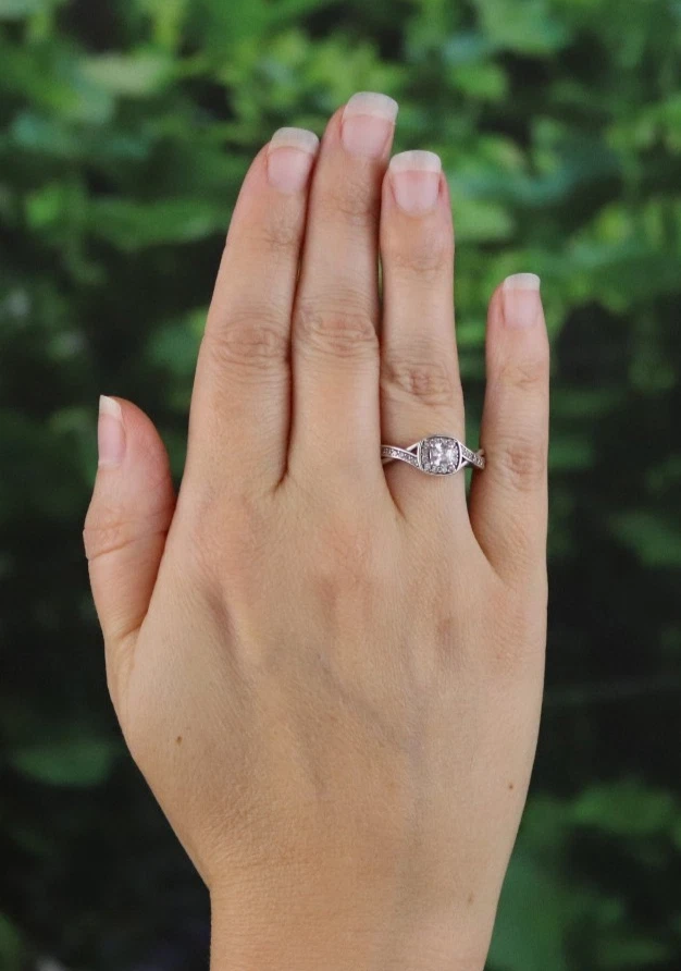 Anillo de plata esterlina con circonitas cúbicas talla 7 1/4 Foto 2 de 4