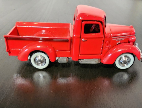 Road Signature 1937 Mack Jr. Pick Up Truck Red Scale 1:64 Loose - Picture 4 of 6