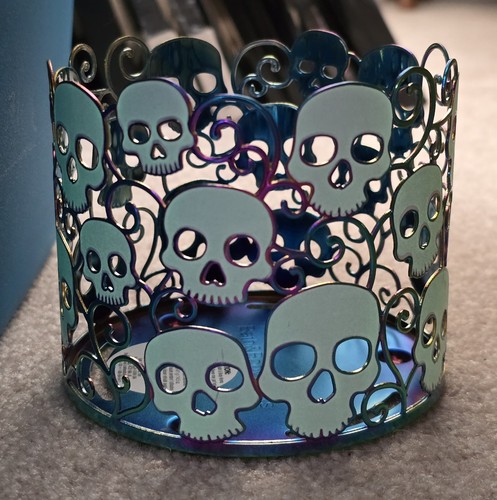 Bath & Body Works 3 Wick Scented Candle 14.5z Spooky Cider Lane Skull Lid Holder - Picture 17 of 17