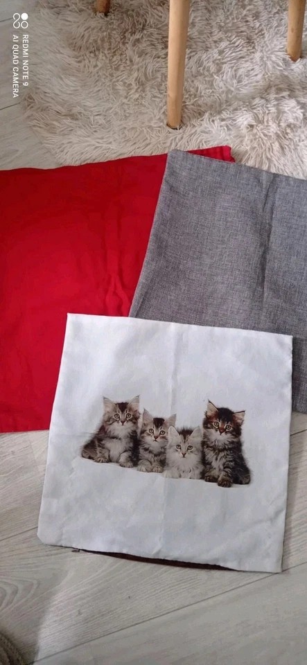 Housses de coussins rouge et gris Ikéa+ 1 Housse chatons en Cadeau - Photo 1/4