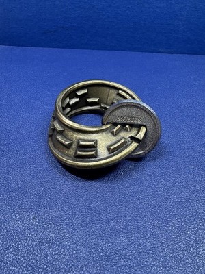 Hanayama Cast Puzzle Model: ''MOBIUS''