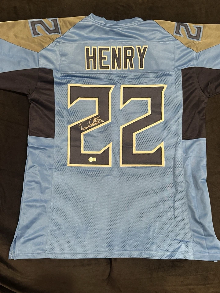 Camiseta deportiva firmada por Derrick Henry personalizada de los Tennessee Titans testigo trasero Foto 2 de 3