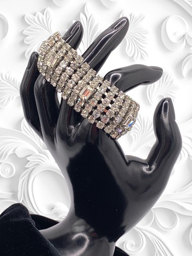 Brazalete Blanco Brillante Transparente Estrás Firmado Ancho Regalo De Colección Tono Plata Usado en Excelente Condición - Imagen 3 de 19