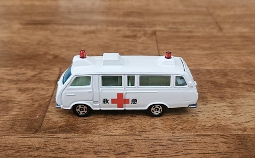 tomica no. 57 Toyota Hiace Commuter Ambulance 1/68 Japan Diecast Original Box - Picture 7 of 12
