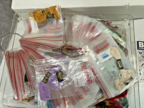 Lot of over 200 skeins of embroidery thread/some in Floss Away bags/rings/all co - Picture 7 of 7