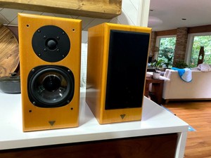 vienna acoustics bookshelf speakers