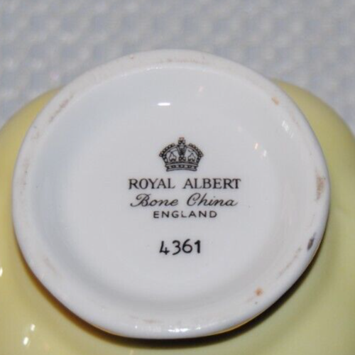 Beautiful Vintage Royal Albert "4361" Bone China, Teacups & Saucers - Picture 6 of 6