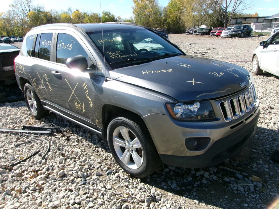 Used Engine Cover fits: 2013 Jeep Compass  Grade B - Image 3 of 4
