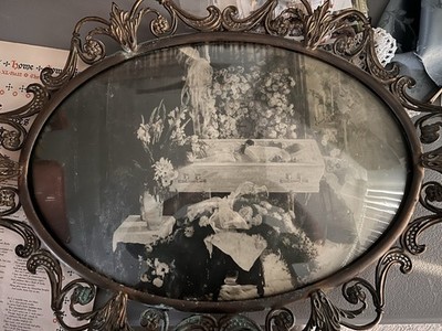 Antique Funeral Victorian PostMortem Photo Bubble Glass frame Mourning 1890-1900