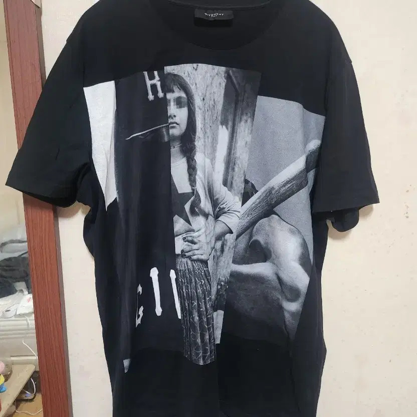 Givenchy Black Short Sleeve T-Shirt with Unique Print thumbnail 3
