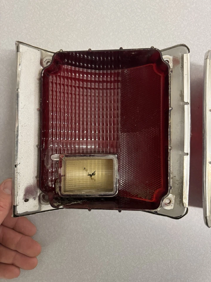 Luces traseras para camioneta Chevy C10-30 GMC K10-30 1973-1987 OEM Foto 4 de 4