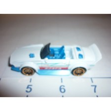 2017 Hot Wheels Track Manga White FJV95