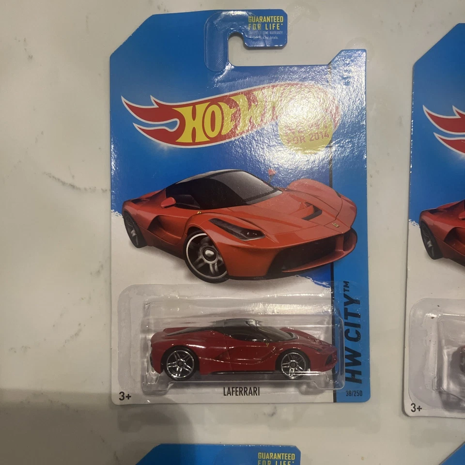 Hot Wheels 2014 HW CITY Ferrari LaFerrari Red Color - Image 2 of 4