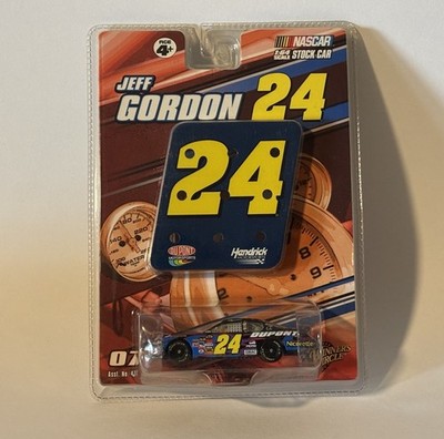 2007 Jeff Gordon Pepsi w/ Pit Sign 1:64 scale car WC Winners Circle OPEN BOX