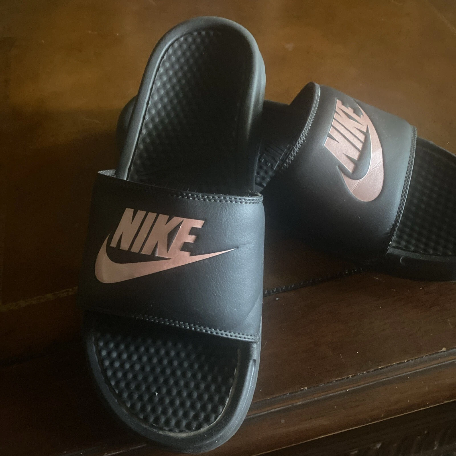 Sandali Nike Black & Metallic Rose Slide G 343881 007. Donna taglia 11