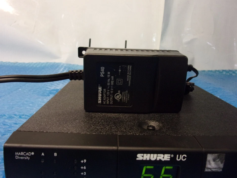 SHURE UC4-UB Wireless Microphone Receiver Audio  692-716 MHz - Image 4 of 4