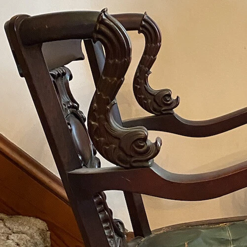 Antigua mecedora Karpen pez tallado náutica rara figurativa acento silla Foto 2 de 4