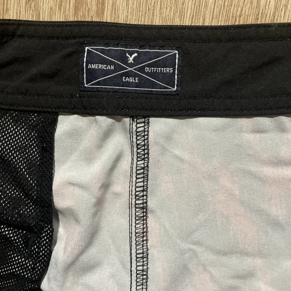 American Eagle Red Black Printed Board Shorts Men's Size Medium Swimwear Swim - Image 2 of 4