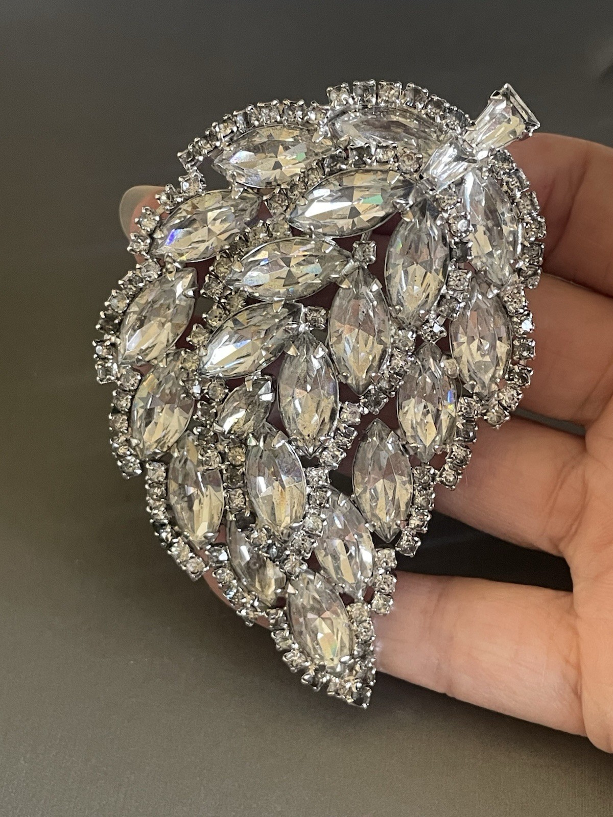 Vintage Unsigned Weiss Leaf Shape Rhinestone Broo… - image 1