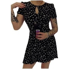 Kimchi Blue Size 4 Daisy Floral Black Skater Keyhole Back Cap Sleeve Dress UO