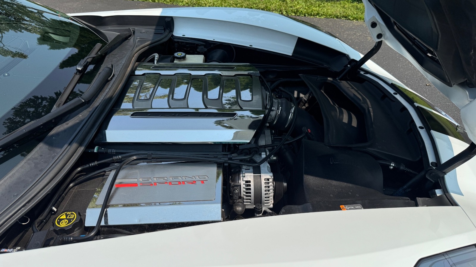 2018 White Chevrolet Corvette   | C7 Corvette Photo 8