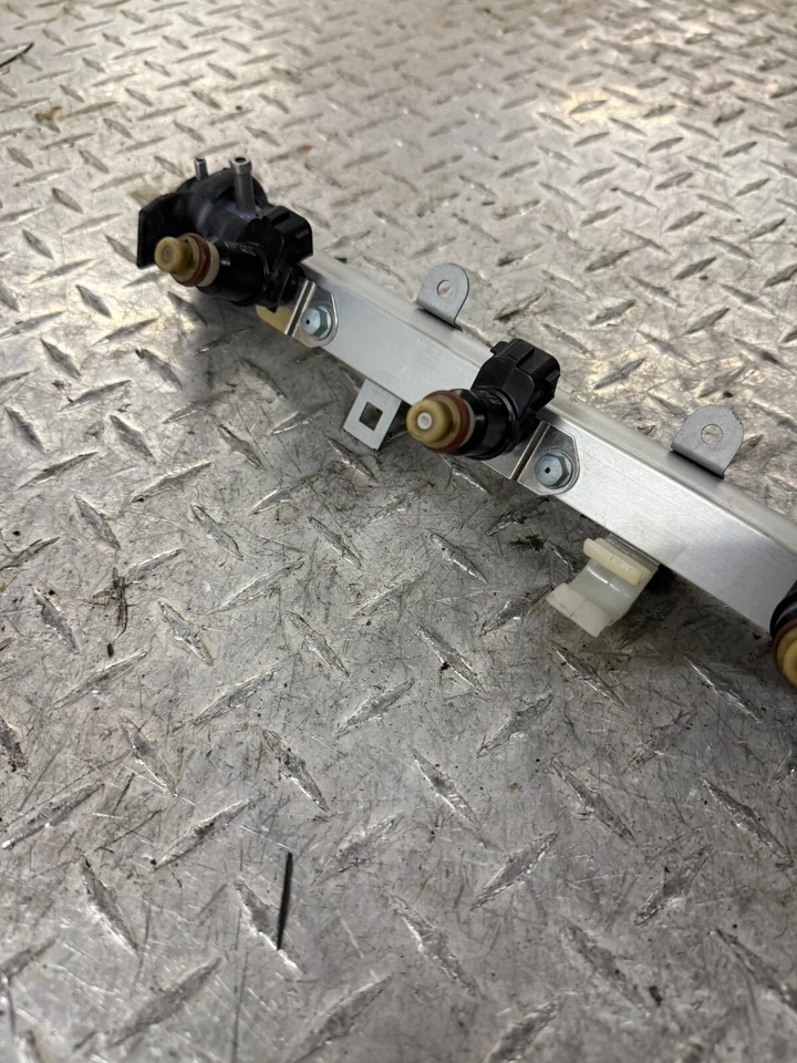 Inyectores de riel de combustible Honda BF150 BANJ-1407538 16621-ZY6-000 Foto 3 de 4