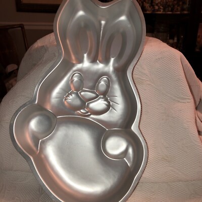 Wilton 1979 Easter Bunny / Rabbit w/Egg Cake Pan Or Mold 502-1913