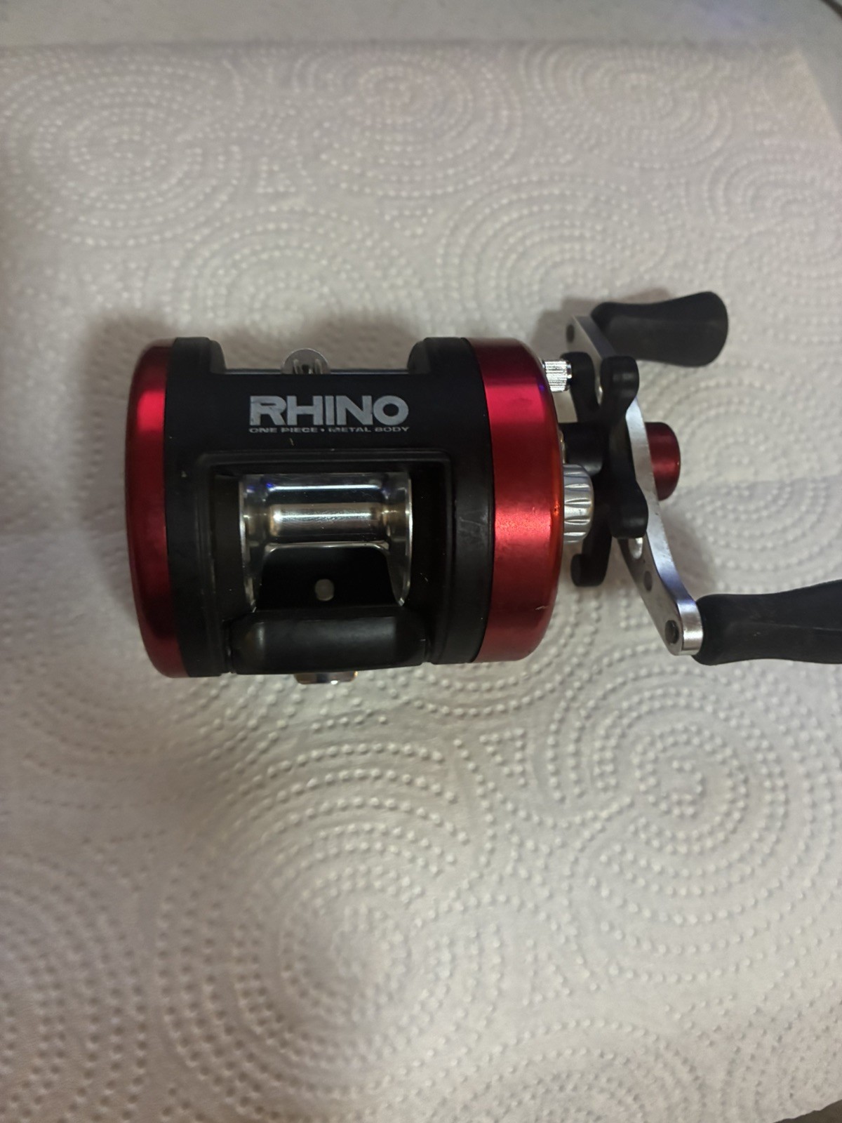 rhino rbc330 baitcaster fishing reel red one peice metal bod