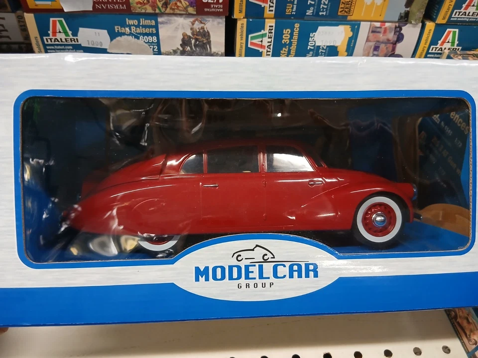 MCG 18222 Tatra 87 dark red  1/18 - Immagine 3 di 3