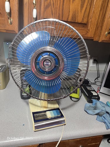 Vintage Super Deluxe  Oscillating Fan Blue  - Picture 1 of 6