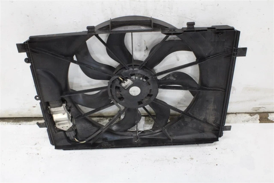 2016 Mercedes-Benz CLA250 RADIATOR FAN ASSEMBLY 1419119 Foto 2 de 4