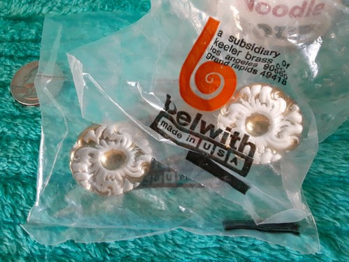 2 Neu aus altem Lagerbestand Vintage 60er Jahre Provincial 1 1/8 Zoll Rundgold Weiß Blumen Knauf zieht