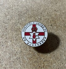 SHEFFIELD UNITED ENAMEL FOOTBALL SUPPORTERS BADGE